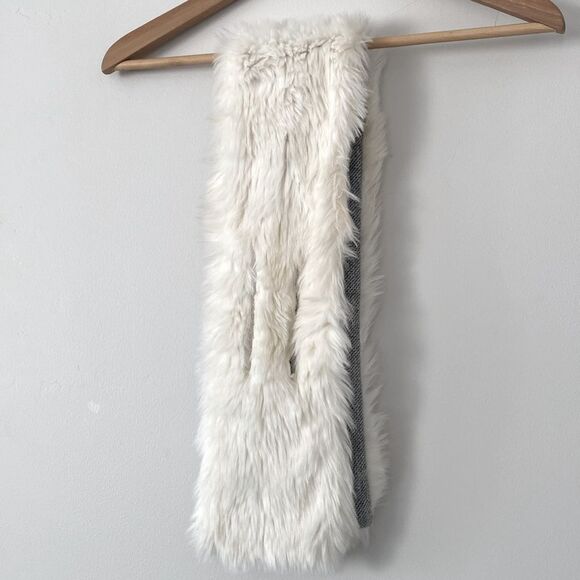 Fossil Elegant and Cute White Faux Fur Scarf Boho Preppy Casual NWOT - Picture 5 of 7